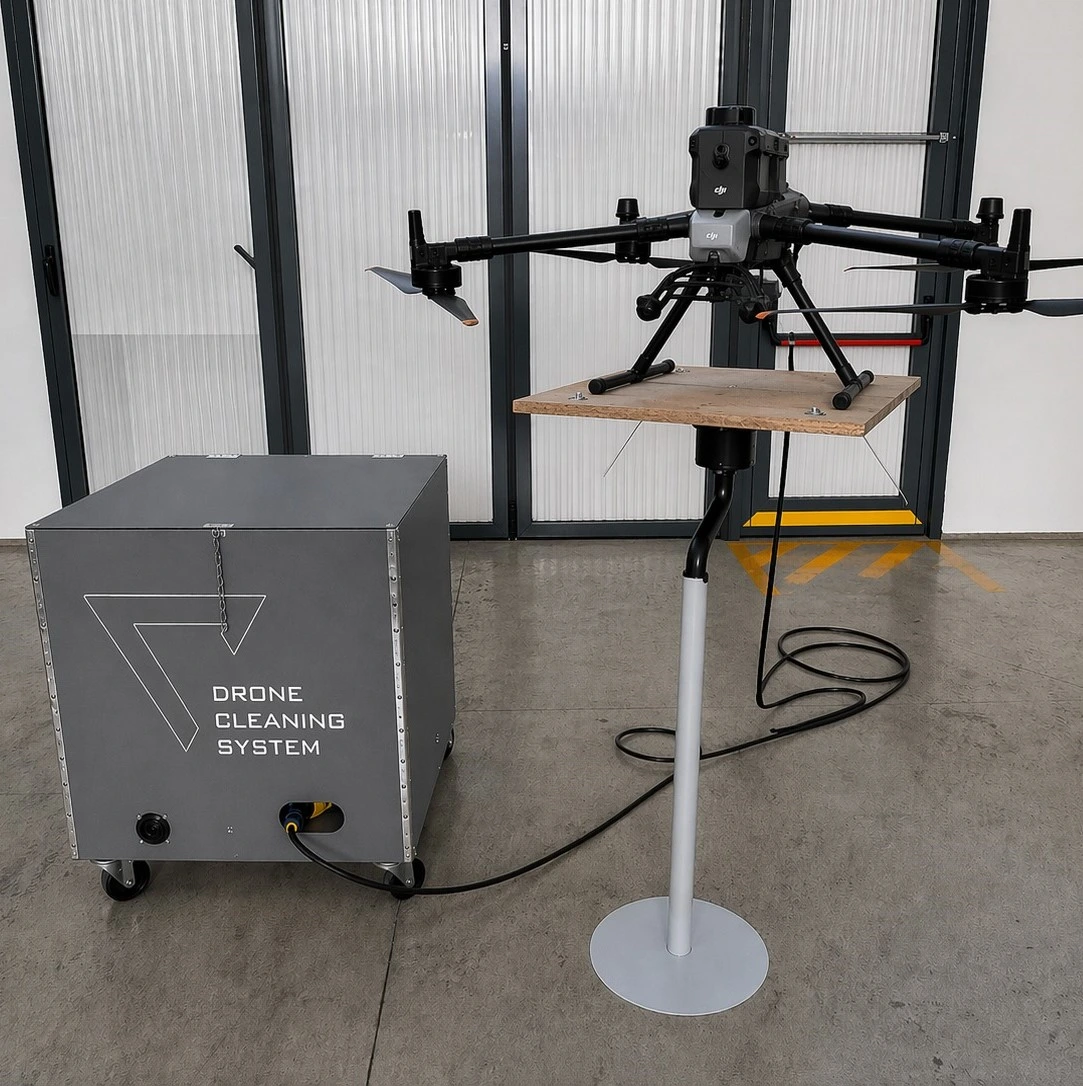 Sistema di pulizia con drone